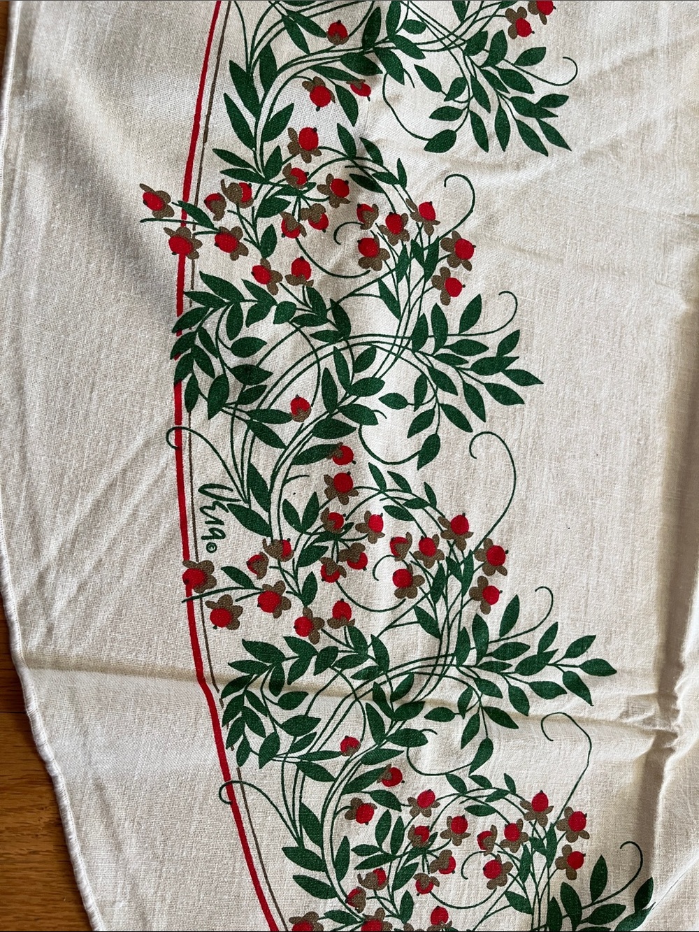 Vtg Vera Neumann Oval Tablecloth Floral Red Holly Berries Green Leaves & Gold